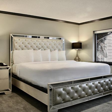 เดอะ คาร์ลตัน ลอดจ์ Hotel Adrian ภายนอก รูปภาพ