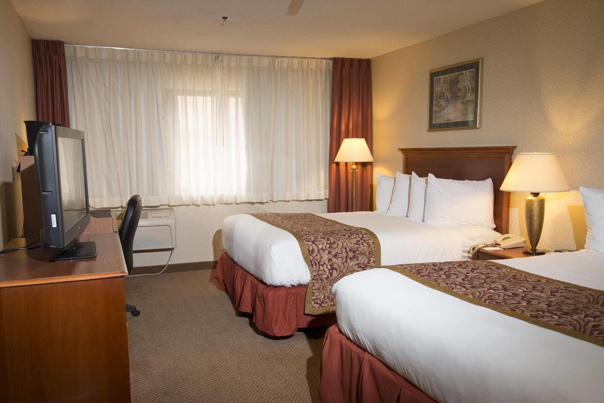 เดอะ คาร์ลตัน ลอดจ์ Hotel Adrian ภายนอก รูปภาพ